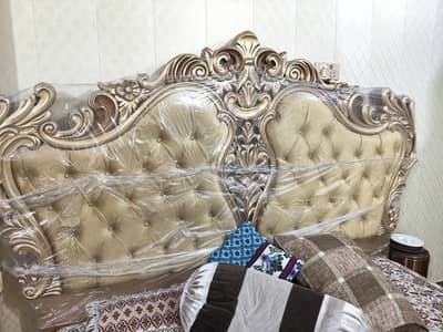 Bed set new hn only 6 month use
