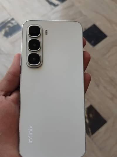 A 1 phone new box and charge available
