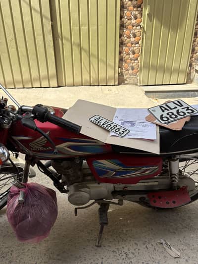 Honda 125. cc 2022 model only drive 15000 kilometre