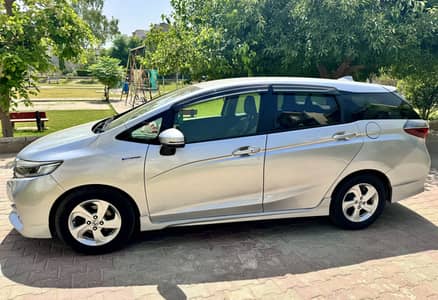 Honda Fit Shuttle Hybrid 4 Grade