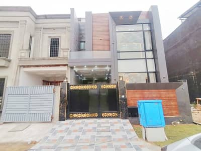 4 Bedroom 5 Marla Facing Park House In Lake City For Sale