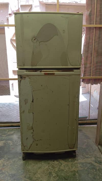 Medium Size Dawlance Fridge for sale