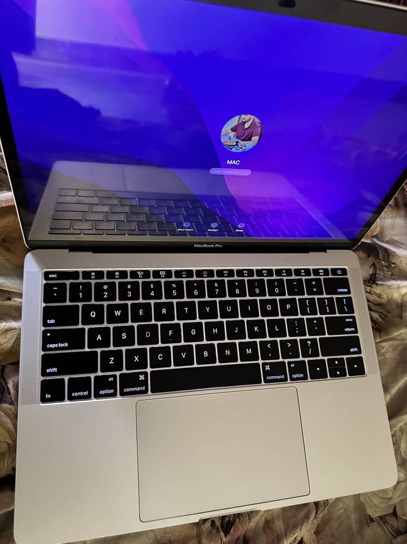 2017 MacBook pro 0