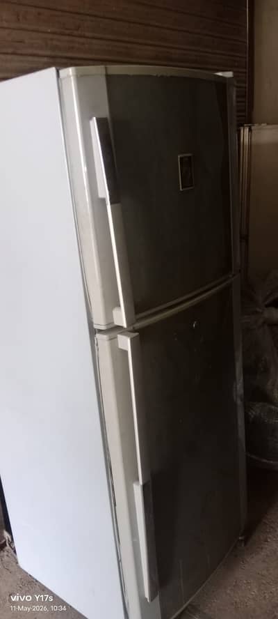 Refrigerator dawlance