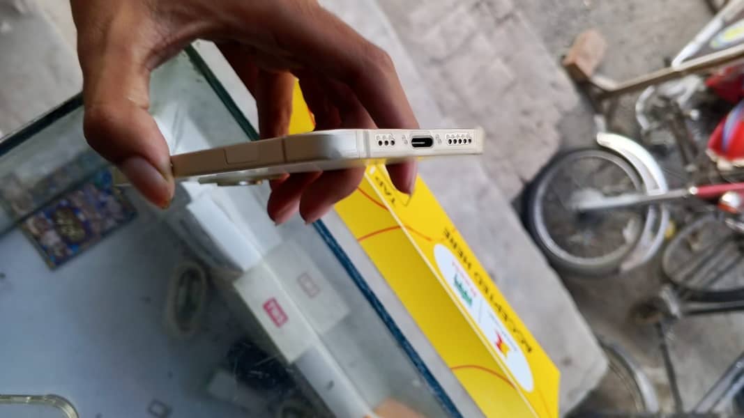 iPhone 15 2