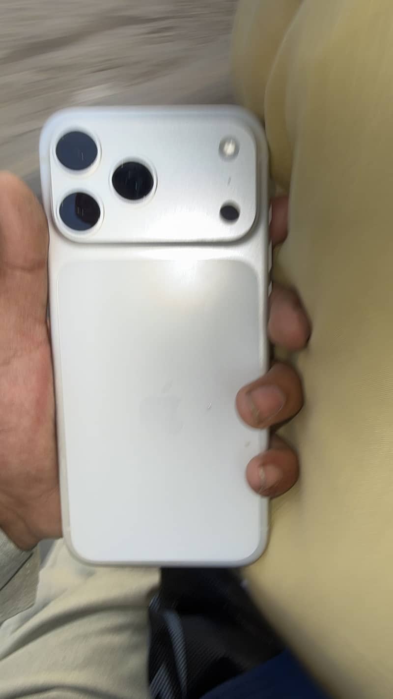 Iphone 17 pro max jv active 75cycle 0
