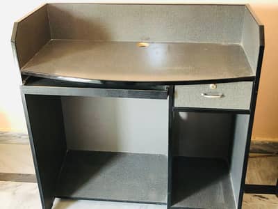 Computer table