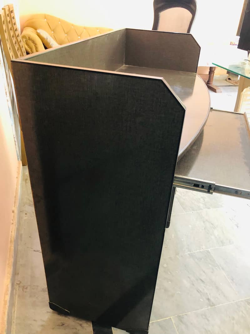Computer table 3