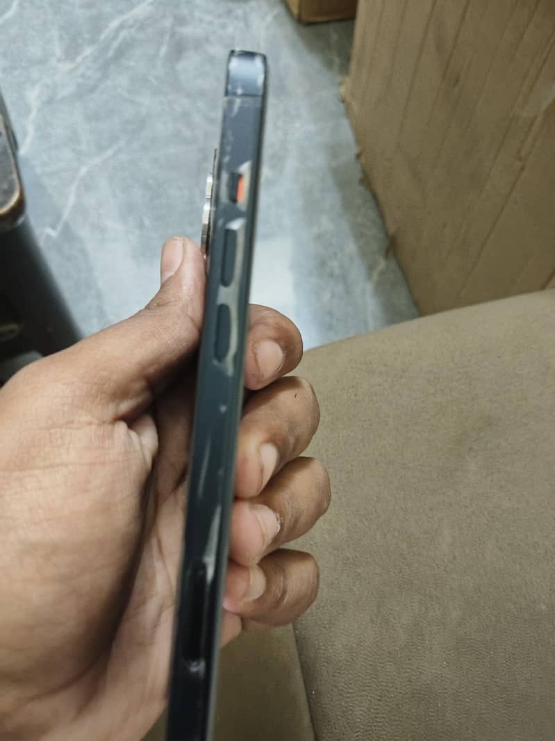 iPhone 13 3
