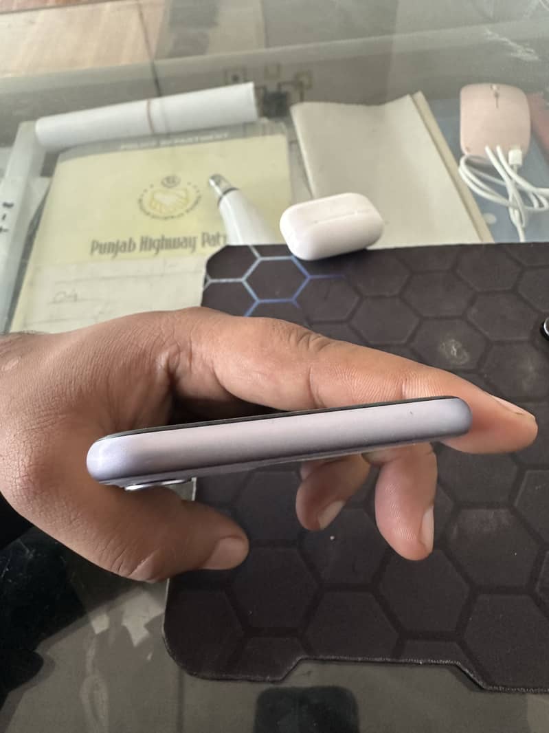 iPhone 11 3