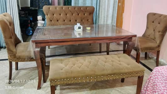 dining table for sale in good condition