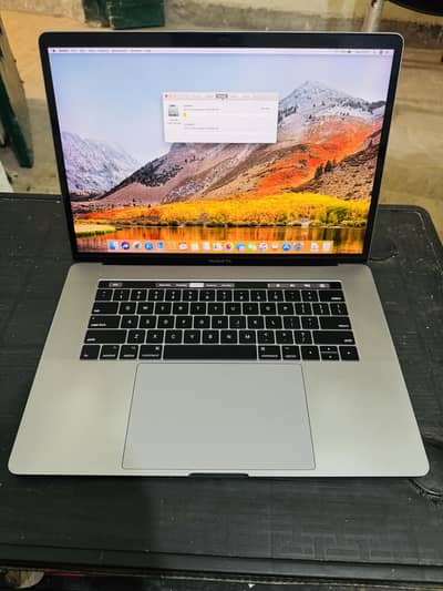 MacBook Pro 2017 15 inches i7