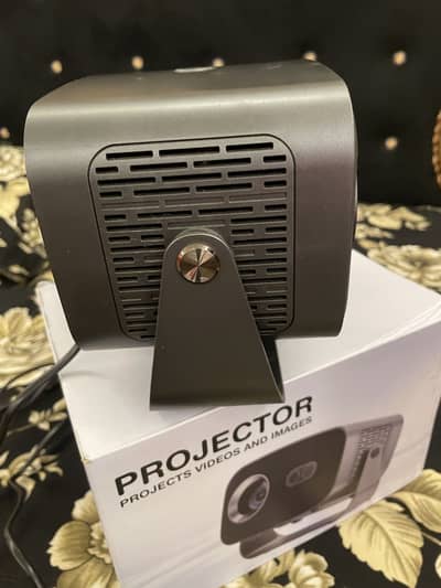 Smart projector 170inch display 4k