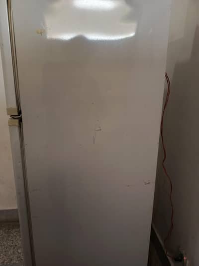 10 cubic feet Fridge in good condition