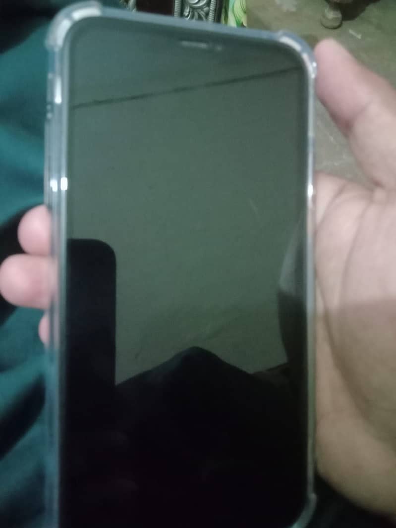 iPhone 11 3