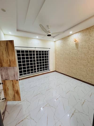 7 Marla Corner House Available For Rent
