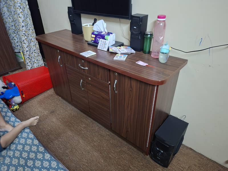 2 bed side table  1 side board 5