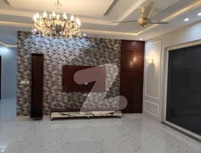 A Well Designed House Is Up For Sale In An Ideal Location In Lahore