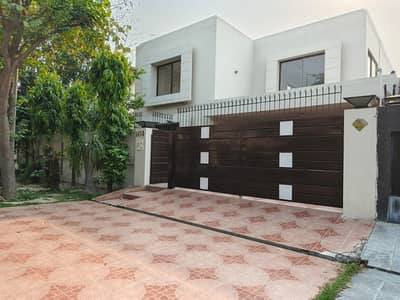 Defence 1 Kanal Slightly Used Owner Build Very Well Maintained Bungalow Just Like Brand New Cheapest Price