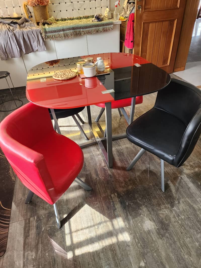 Dianing table 0