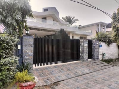 Defence 1 Kanal Used Well Maintained Owner Build Bungalow Near to Sector Park and Commercial