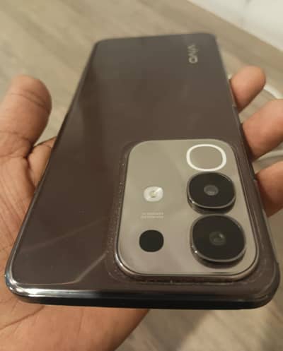 Vivo Y29 8gb 256gb 9 month warranty