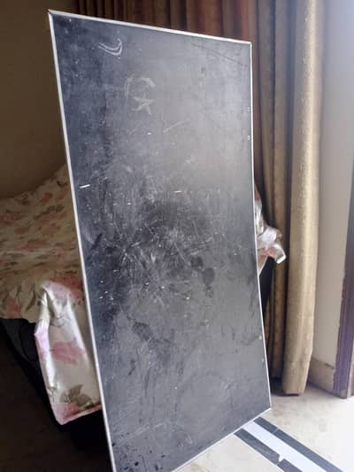 ak bara size k black board bara bhe use ker saktay ha