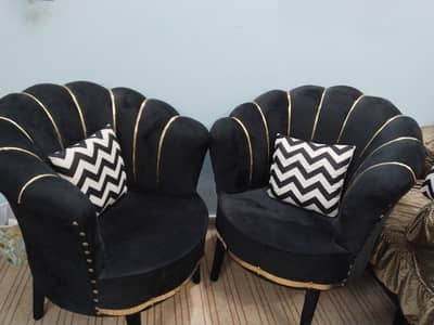 Black Velvet coffee chairs with round table
