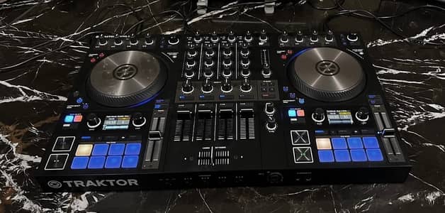 Traktor kontrol s4 mk3.