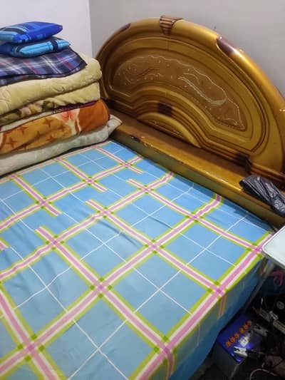 Double bed 6*6.5 ft available for sale