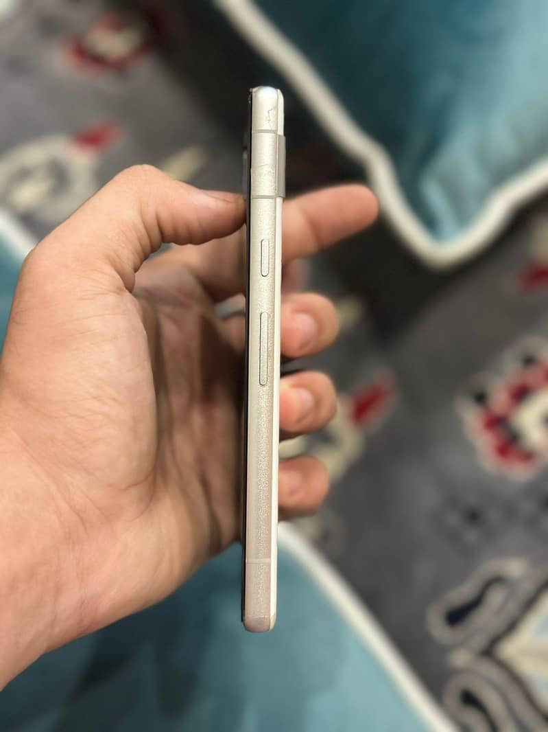 Google pixel 7a 4