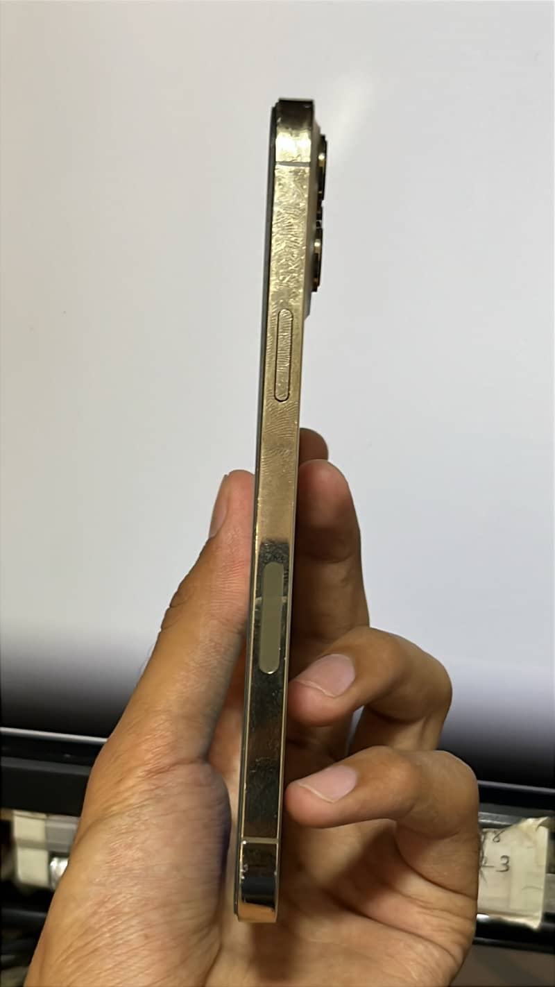 iPhone 12 pro max 4