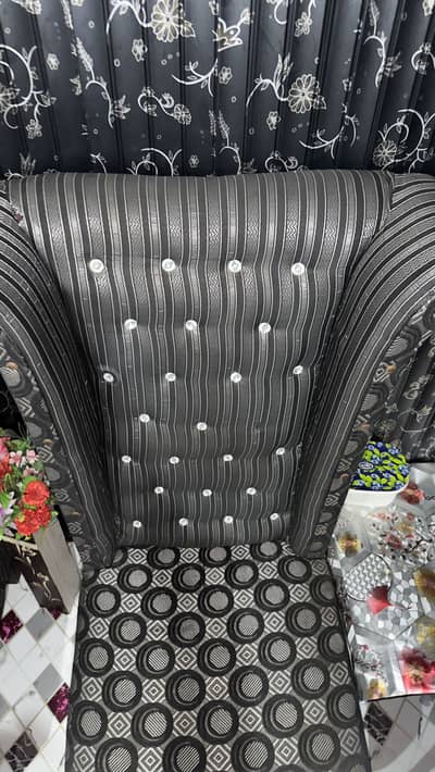 Crown chairs like sofa comfort