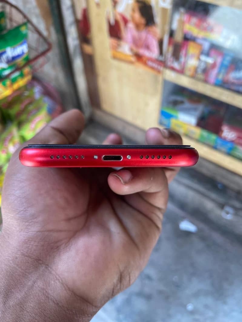iPhone XR 4