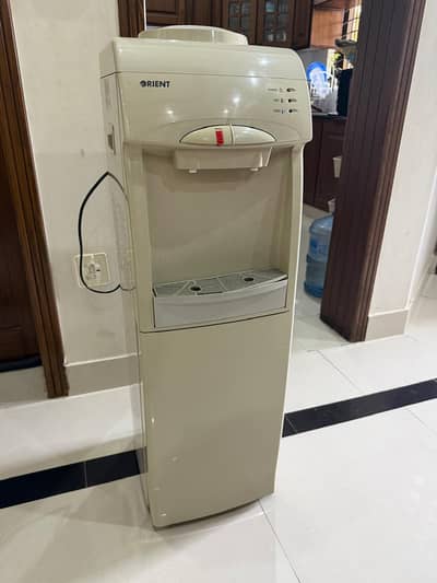 Orient dispenser