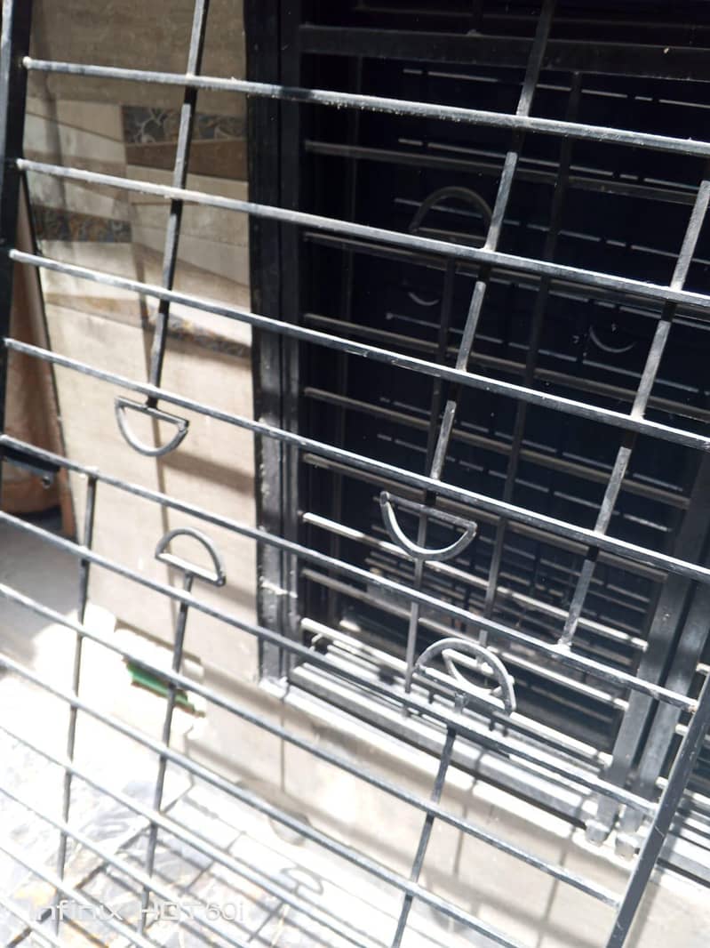 Two windows with Guard 3