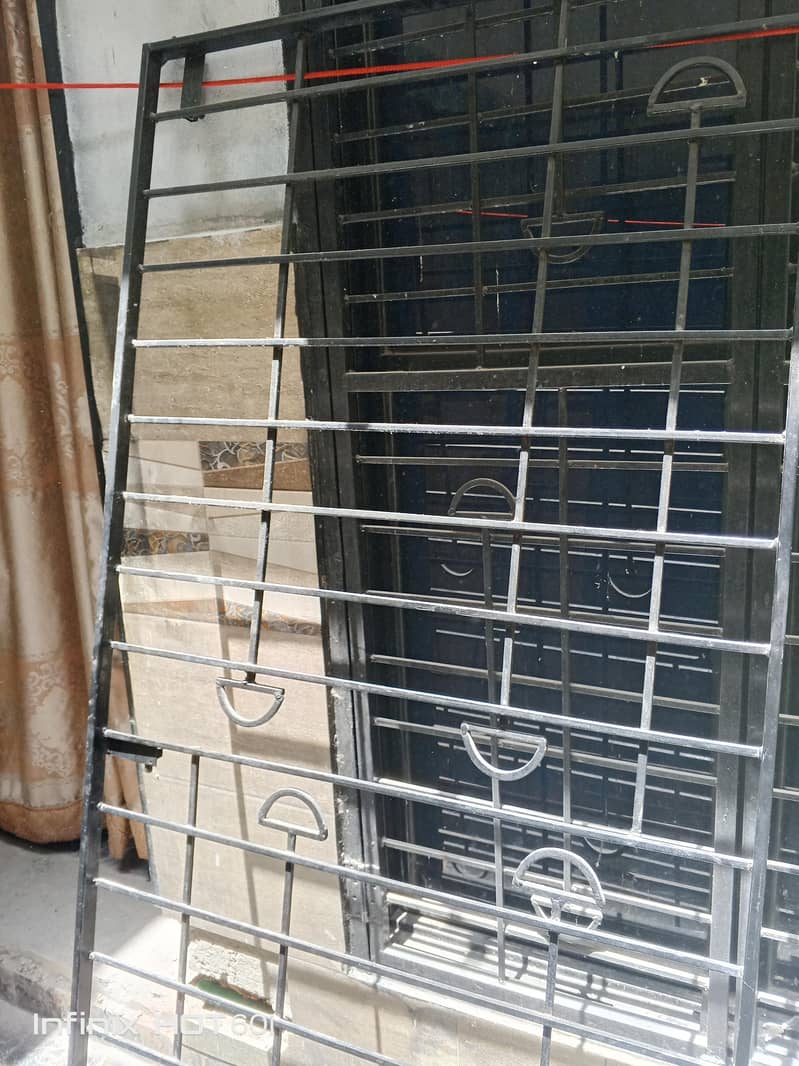 Two windows with Guard 5
