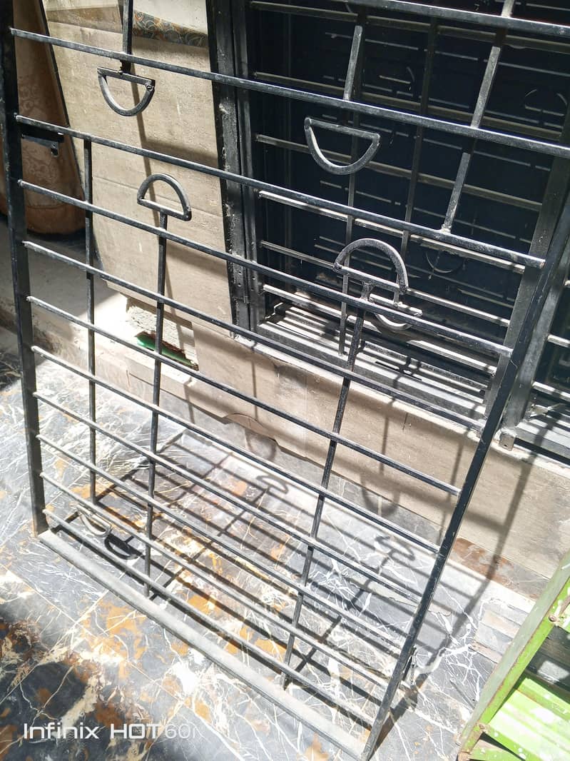 Two windows with Guard 6