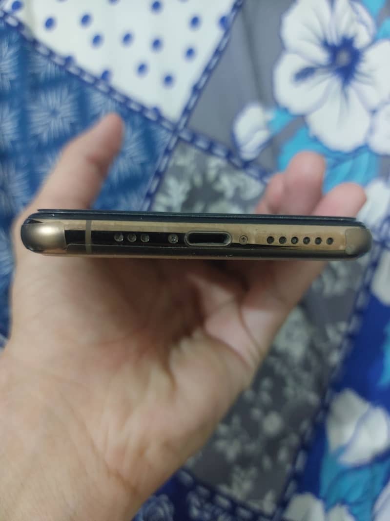 Iphone XS 4