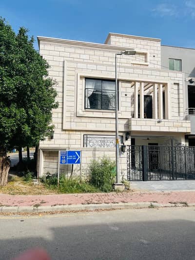 5 Marla Corner Brand New House For Sale