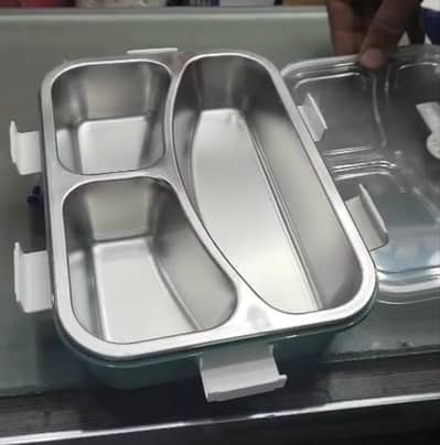 HUGE VARIETY OF LUNCH BOXES AVAILABLE IN QUANTITY IN MANY COLOURS