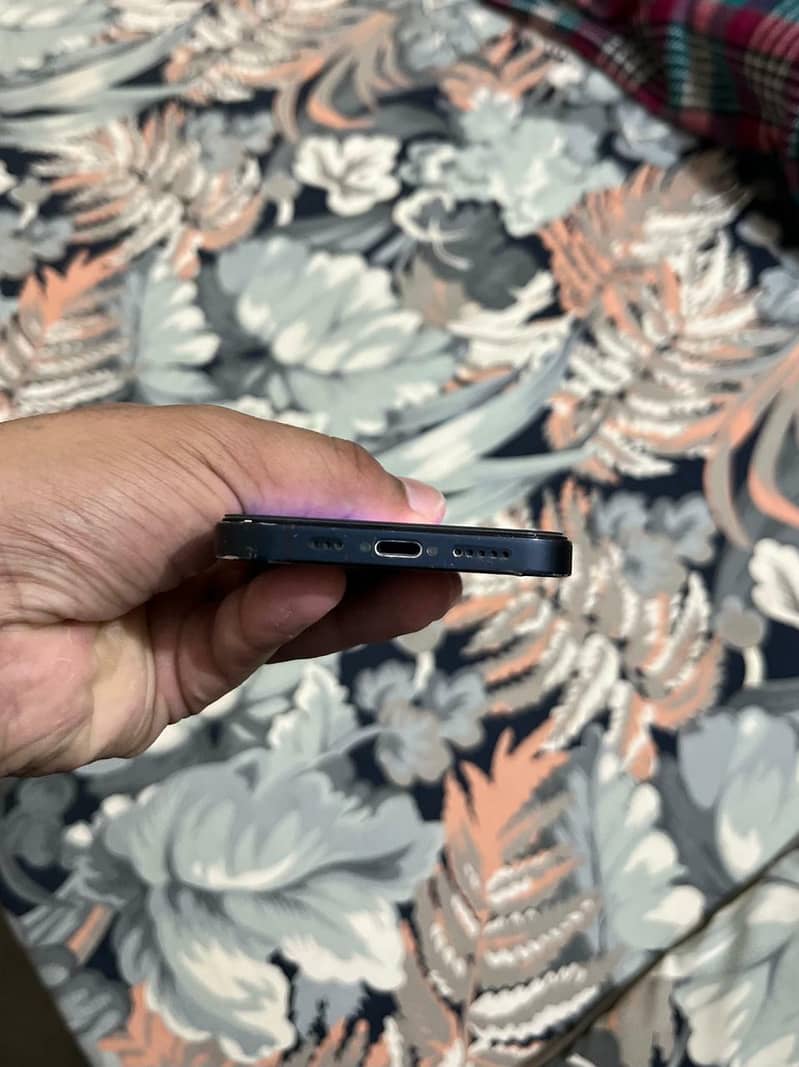IPhone 12 4