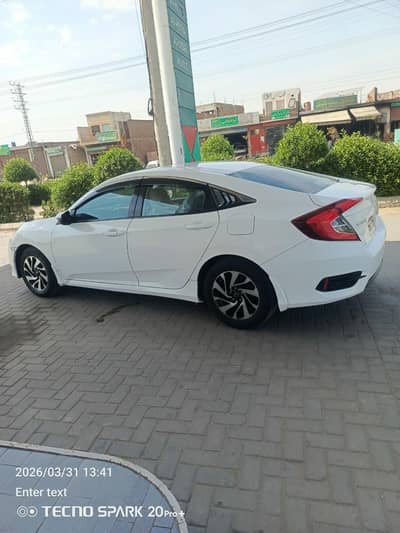 honda civic ug 2018 red meter Karachi register  with minor touchups