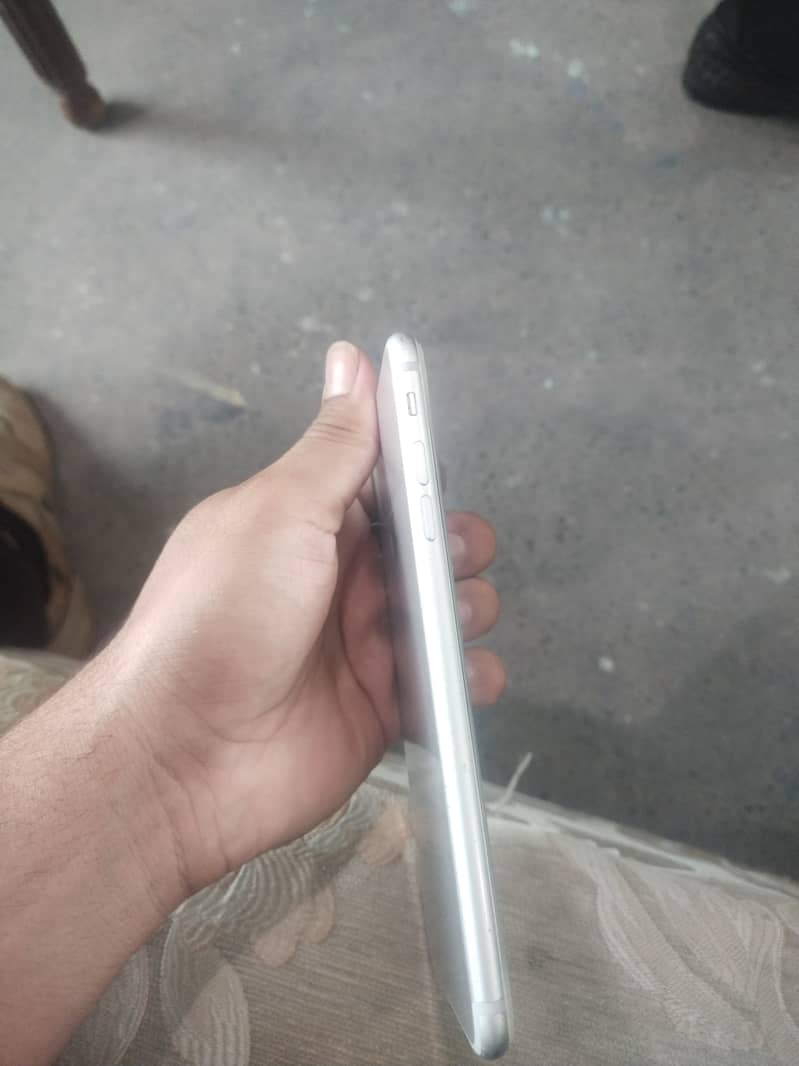 Apple iPhone 7 Plus 2