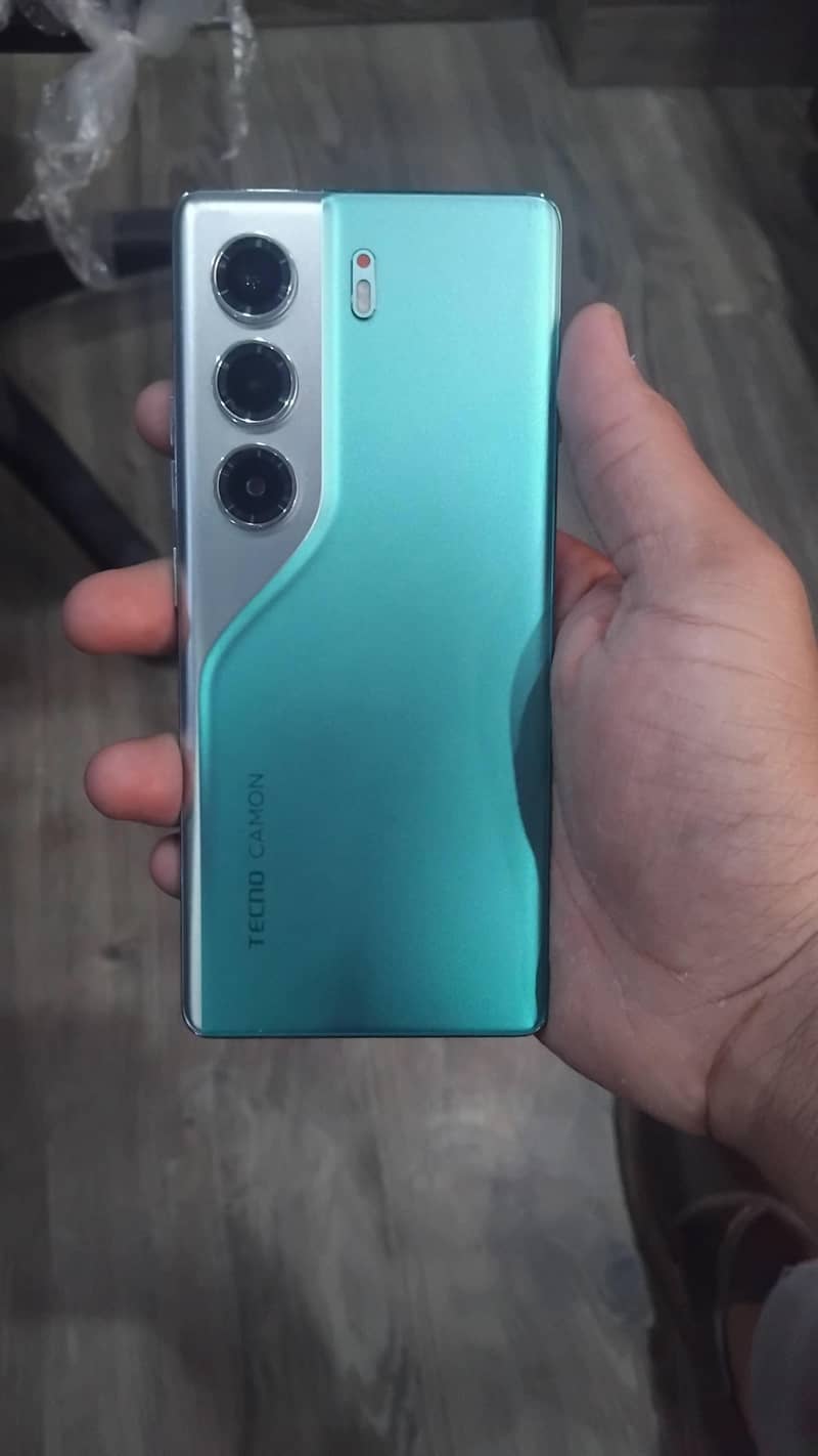 Techno camon 40 pro 4