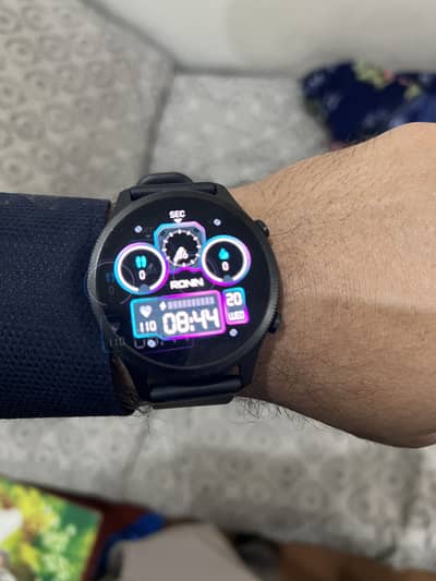 Ronin R010 smartwatch with complete box