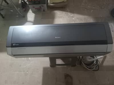 Gree Inverter Split AC 45 days used.