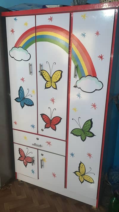 kids almari condition 10/10 urgent sale
