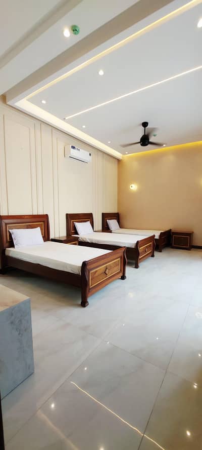 Females - Safe & Quality Coliving