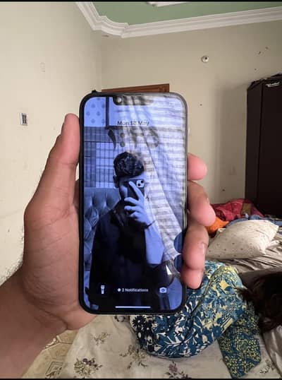 iPhone 14 midnight blue